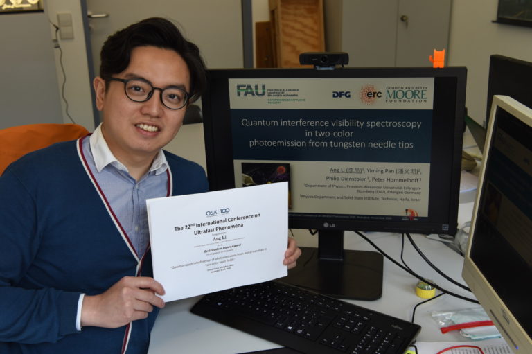 Preis für den besten Doktorandenbeitrag für Ang Li bei der 22. Internationalen Konferenz für Ultraschnelle Phänomene