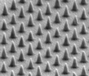 Zum Artikel "Goldspitzen-Array als ultraschnelle Elektronenquelle mit hoher Strahlqualität – veröffentlicht in Nano Letters"